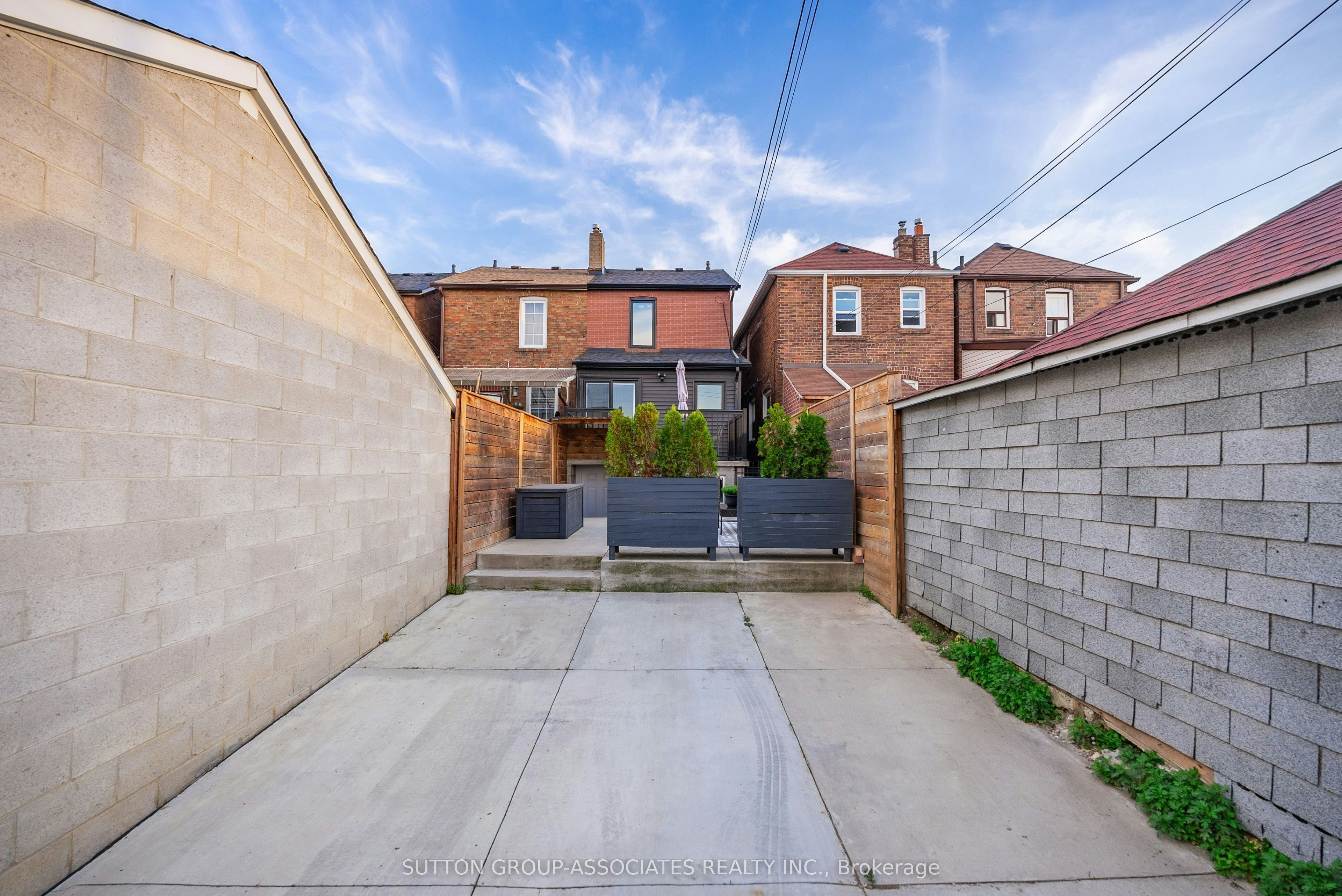 10 Innes Avenue, Toronto, ON, M6E 1M8 - 16
