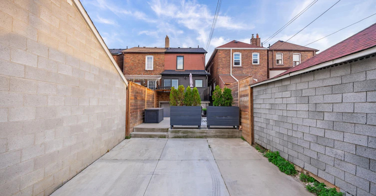 10 Innes Avenue, Toronto, ON, M6E 1M8 - 16