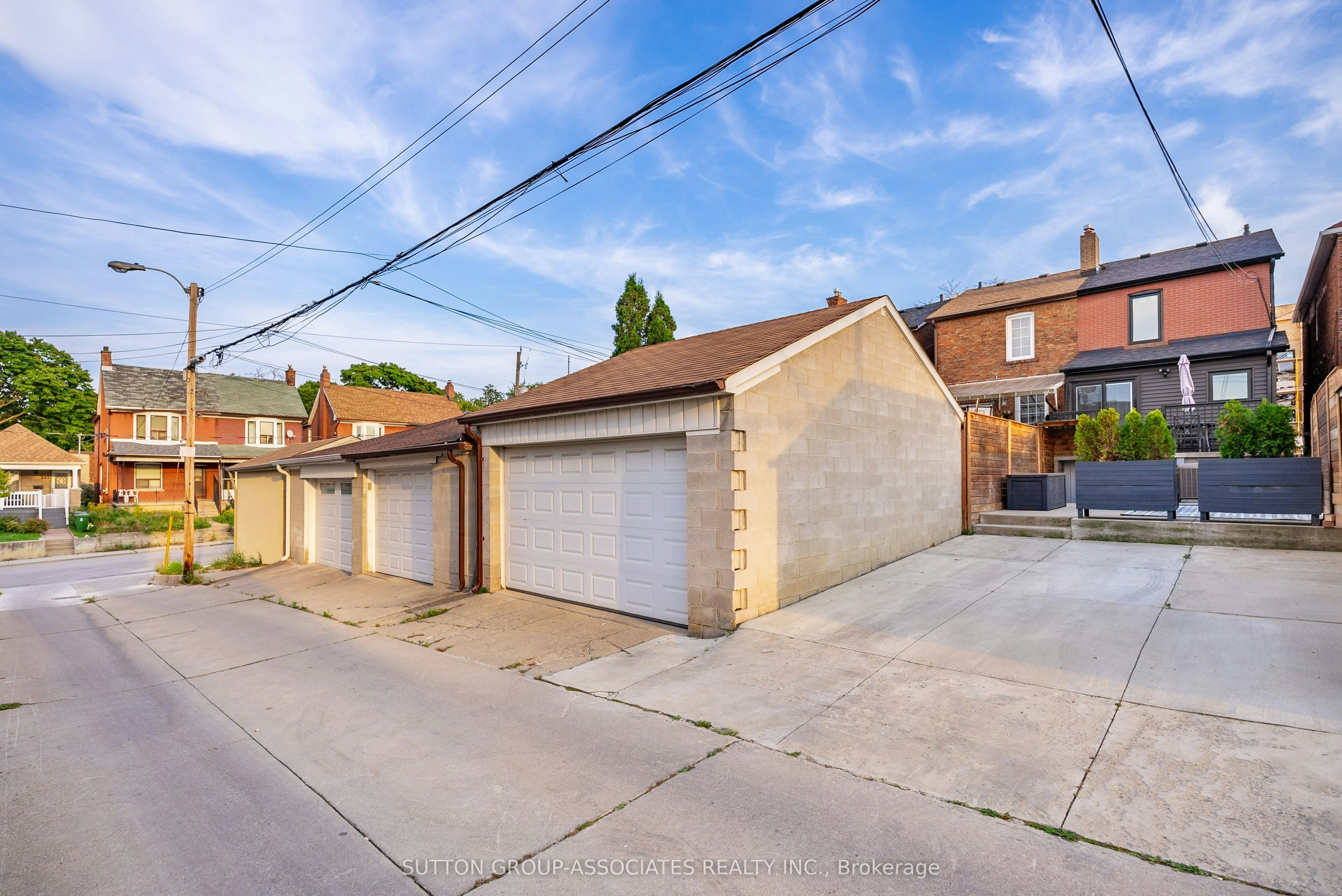 10 Innes Avenue, Toronto, ON, M6E 1M8 - 17
