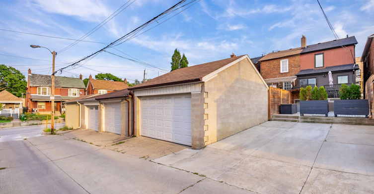 10 Innes Avenue, Toronto, ON, M6E 1M8 - 17