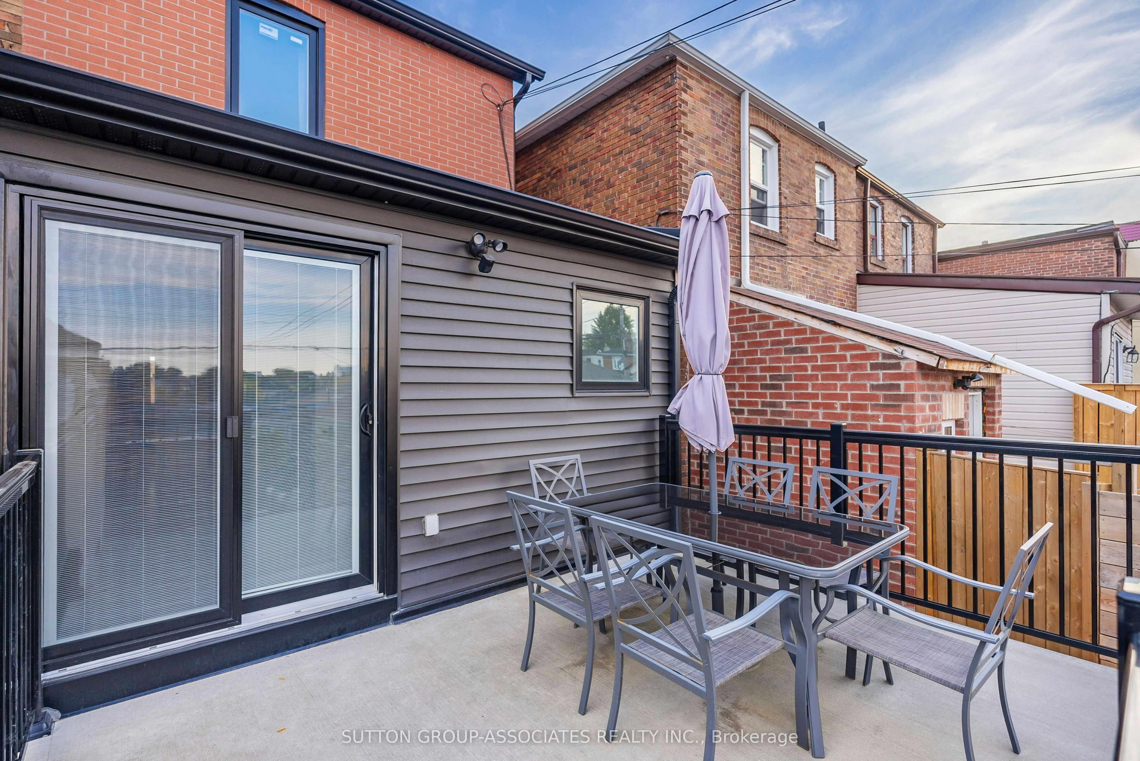10 Innes Avenue, Toronto, ON, M6E 1M8 - 15