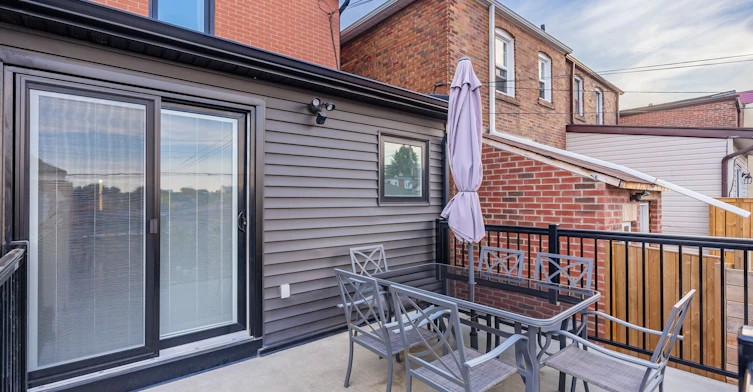 10 Innes Avenue, Toronto, ON, M6E 1M8 - 15