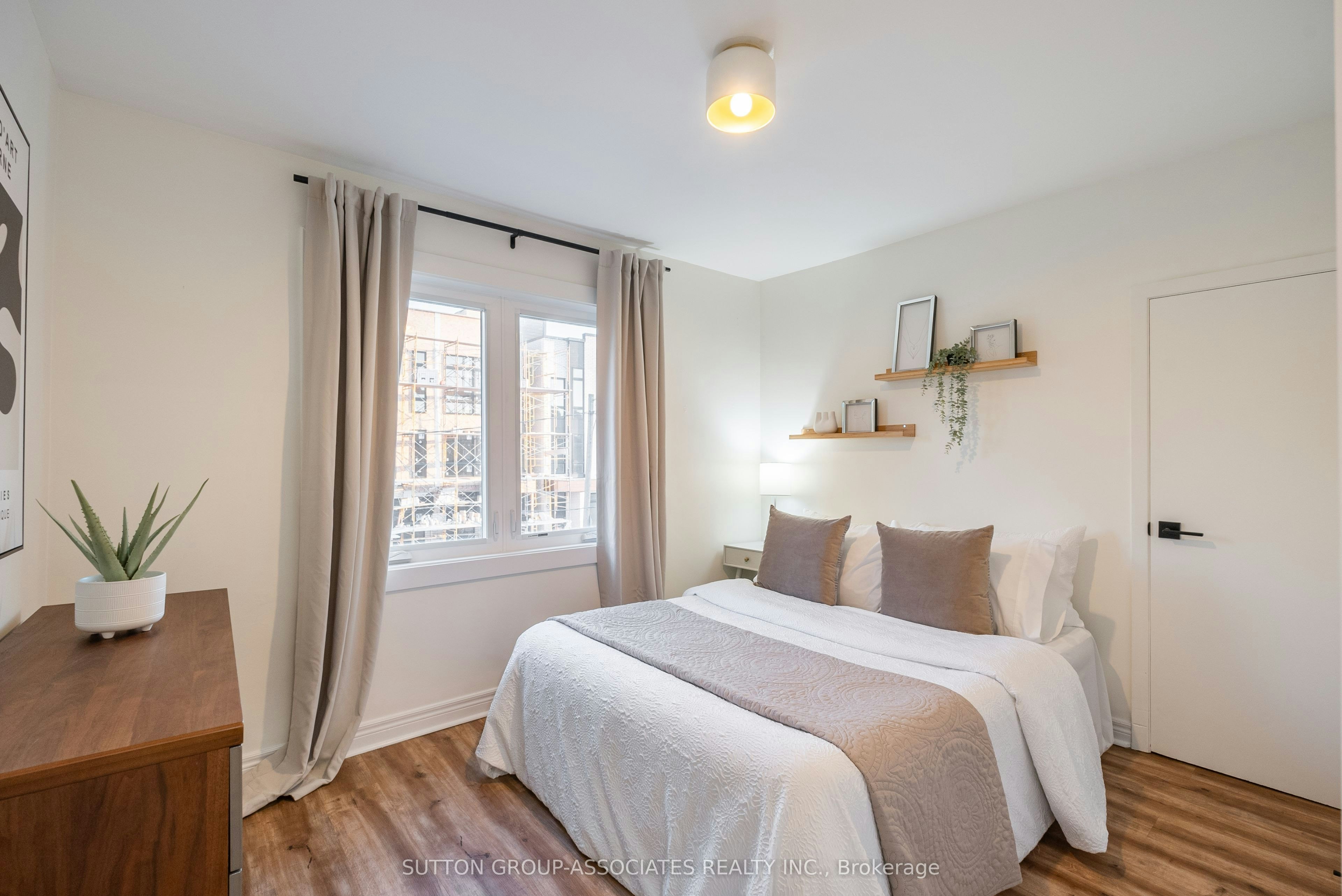 10 Innes Avenue, Toronto, ON, M6E 1M8 - 10