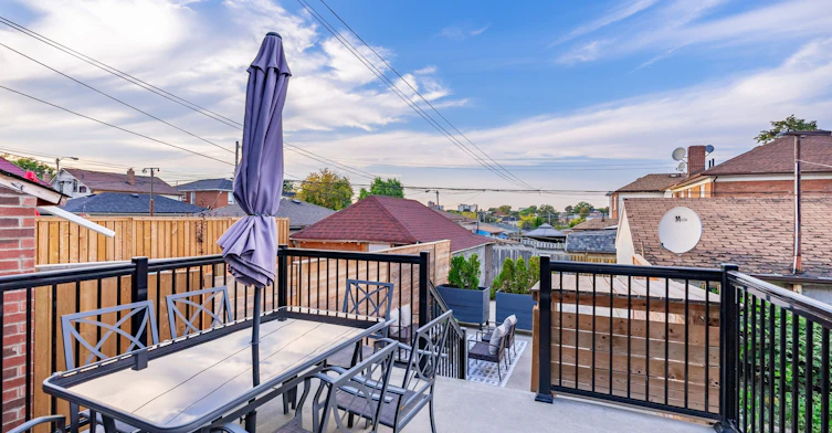 10 Innes Avenue, Toronto, ON, M6E 1M8 - 14