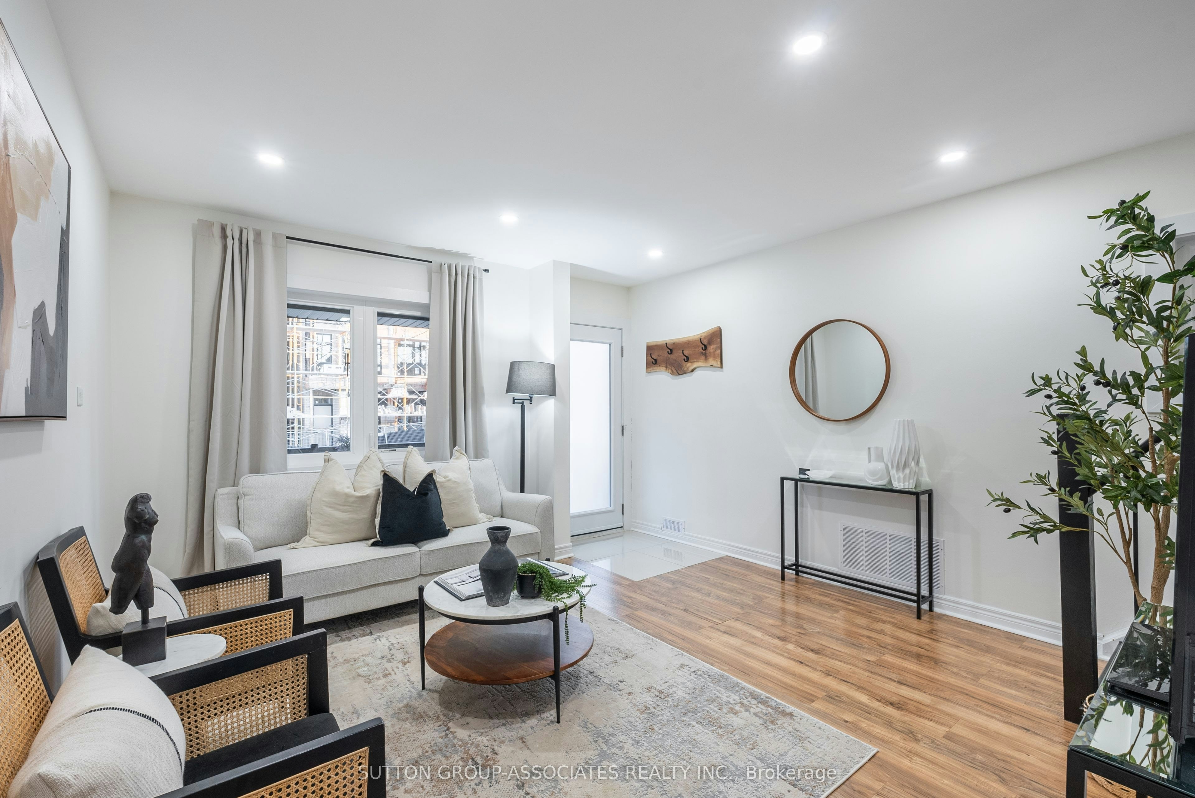 10 Innes Avenue, Toronto, ON, M6E 1M8 - 3