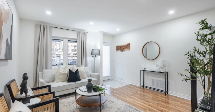 10 Innes Avenue, Toronto, ON, M6E 1M8 - 3