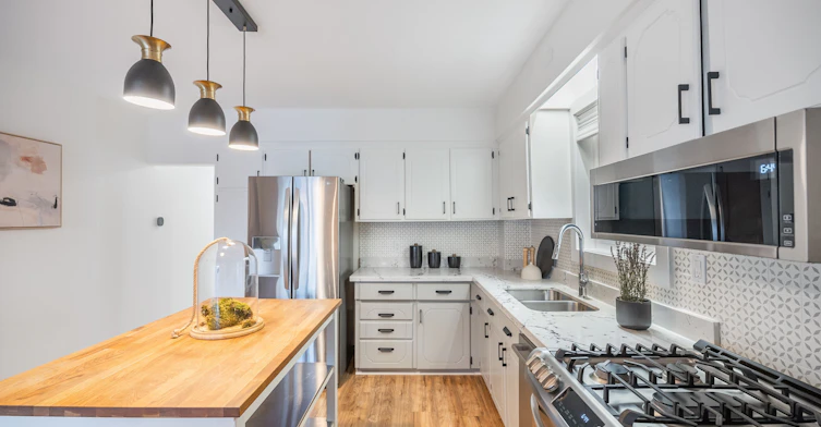 10 Innes Avenue, Toronto, ON, M6E 1M8 - 7