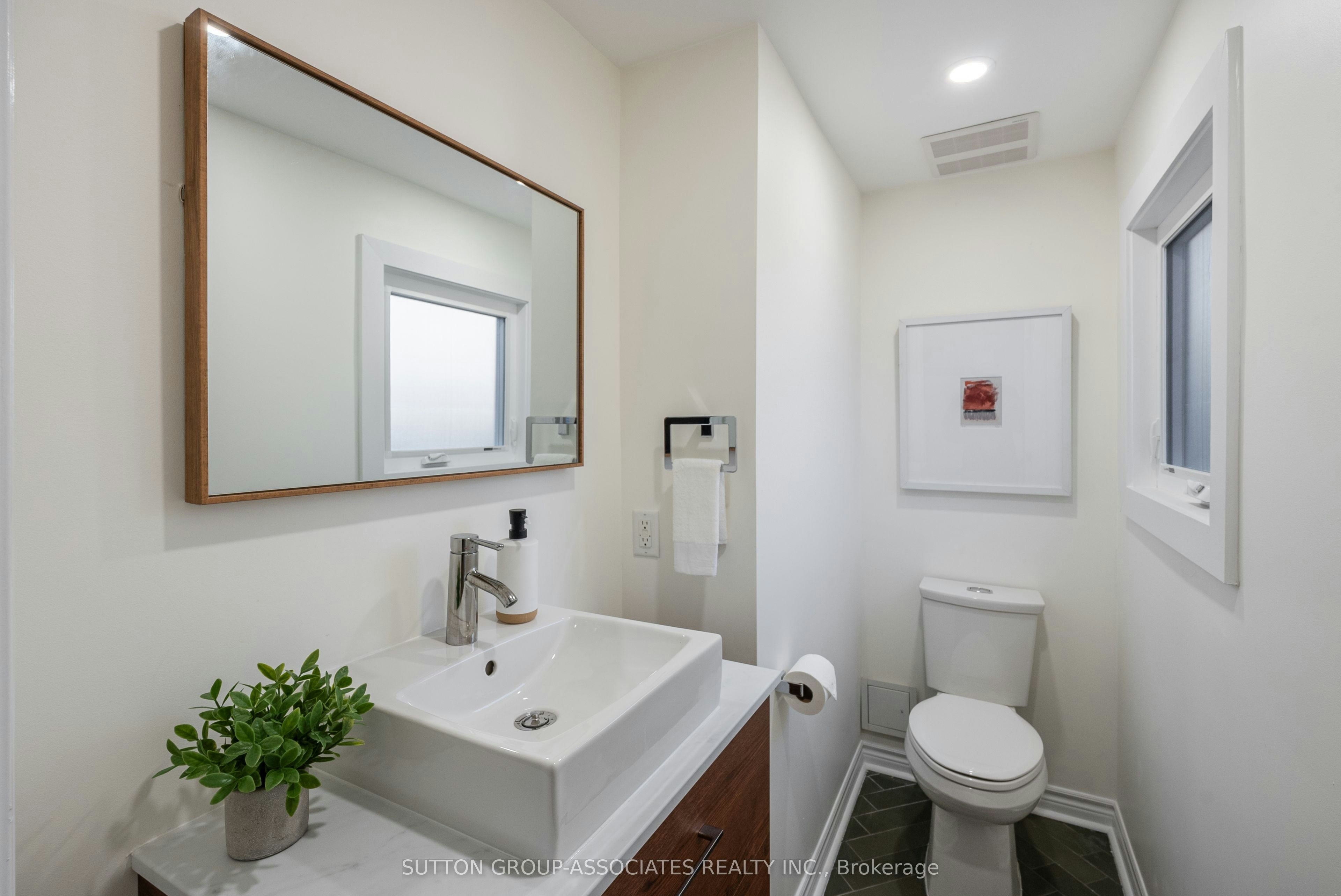 10 Innes Avenue, Toronto, ON, M6E 1M8 - 9