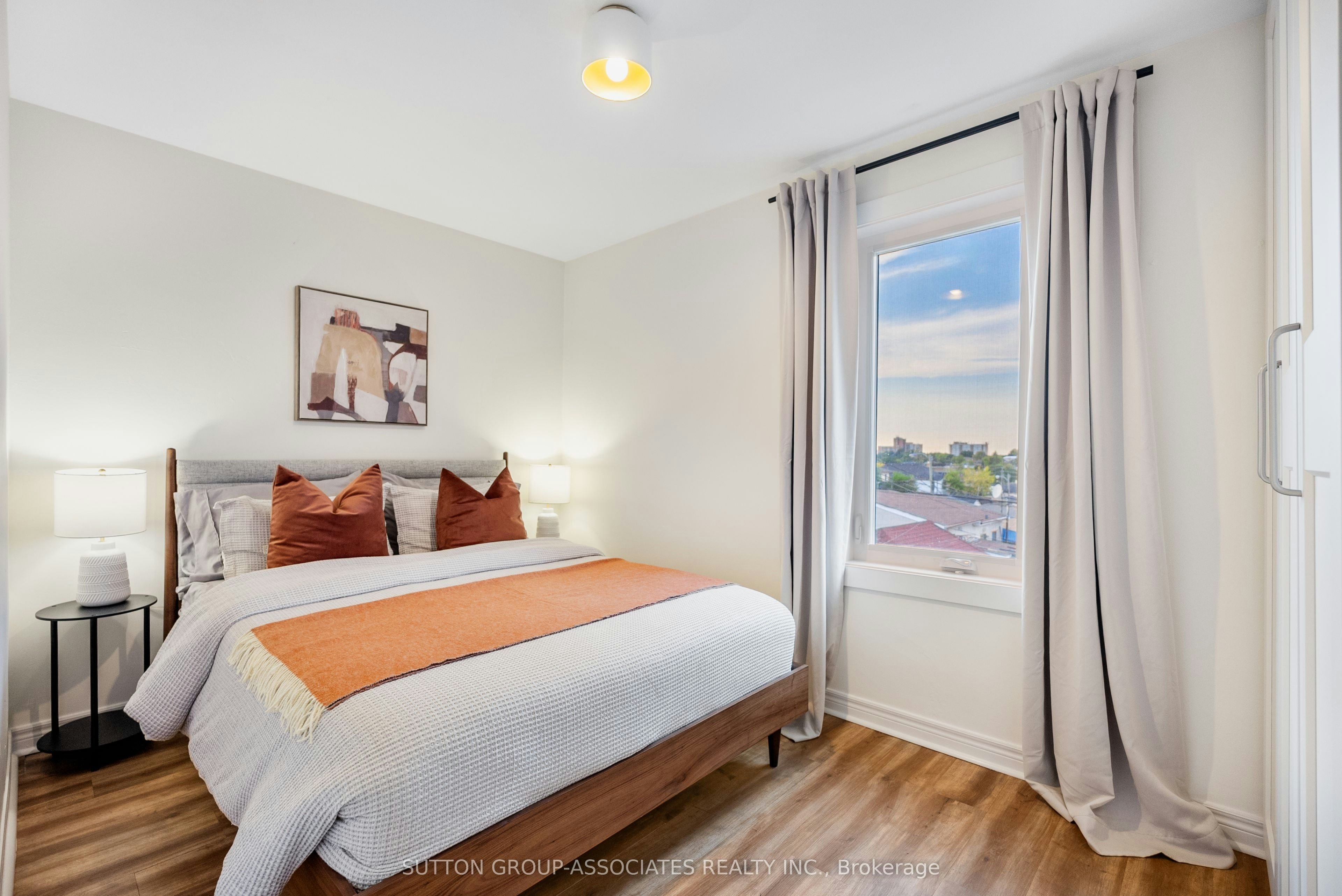 10 Innes Avenue, Toronto, ON, M6E 1M8 - 11