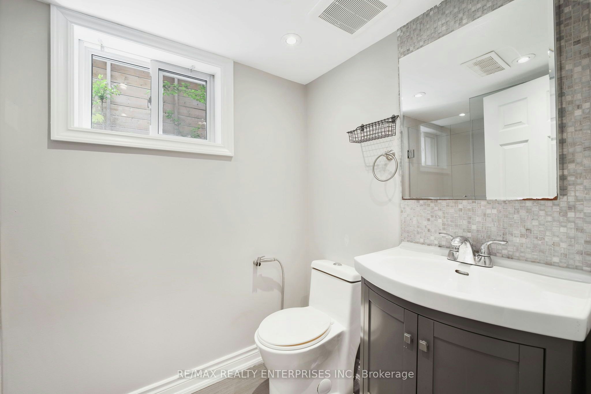 15 Delroy Drive, Toronto, ON, M8Y 1M8 - 20