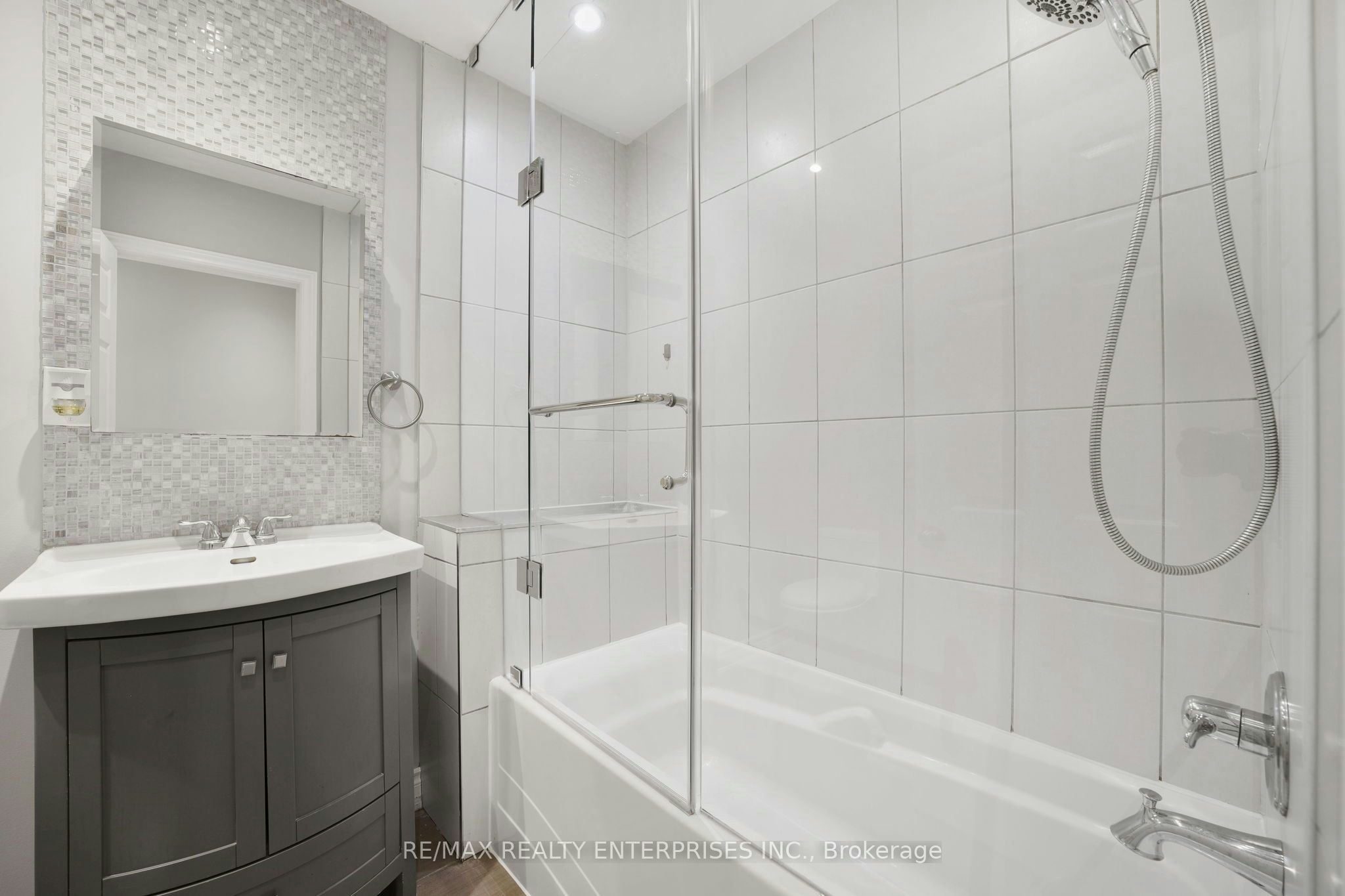15 Delroy Drive, Toronto, ON, M8Y 1M8 - 13