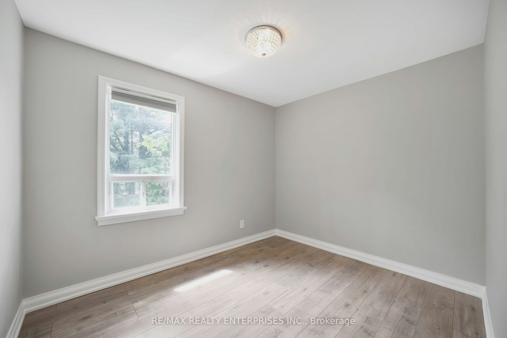 15 Delroy Drive, Toronto, ON, M8Y 1M8 - 9