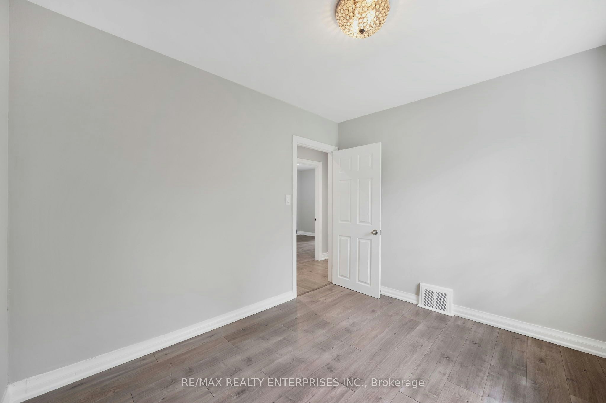 15 Delroy Drive, Toronto, ON, M8Y 1M8 - 10