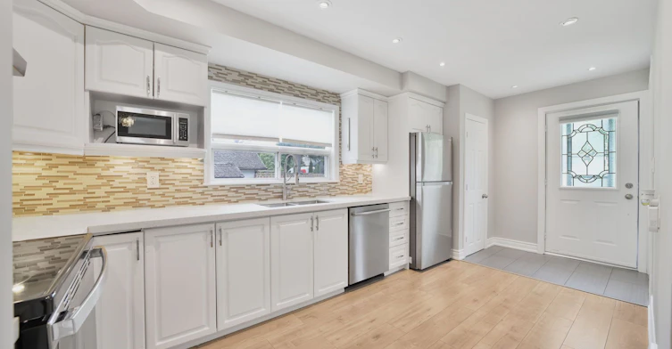 15 Delroy Drive, Toronto, ON, M8Y 1M8 - 3