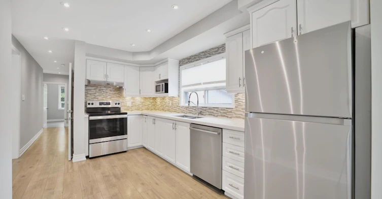 15 Delroy Drive, Toronto, ON, M8Y 1M8 - 4