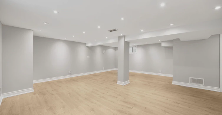 15 Delroy Drive, Toronto, ON, M8Y 1M8 - 17