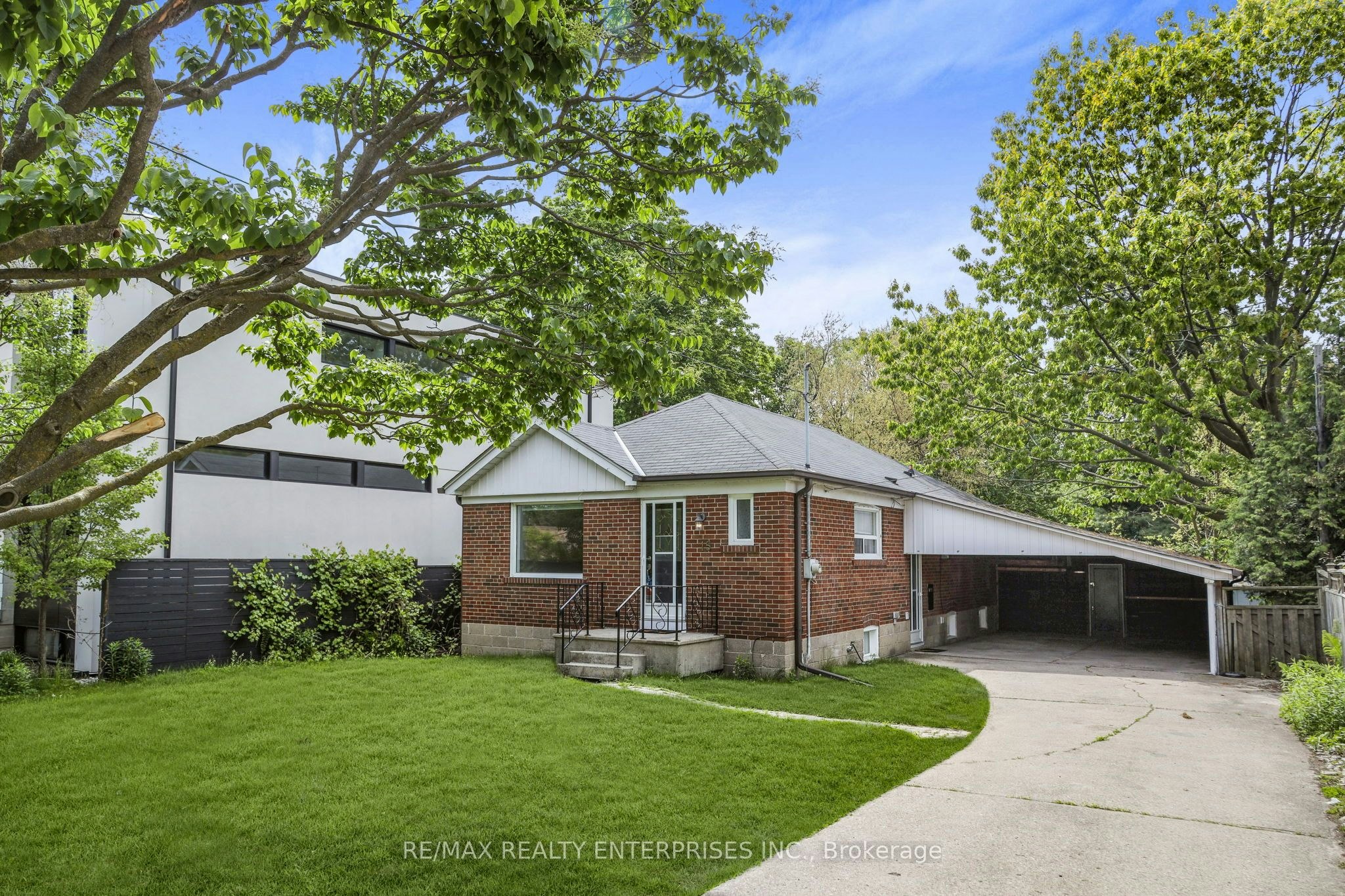 15 Delroy Drive, Toronto, ON, M8Y 1M8