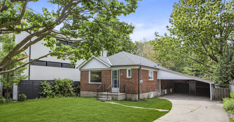 15 Delroy Drive, Toronto, ON, M8Y 1M8