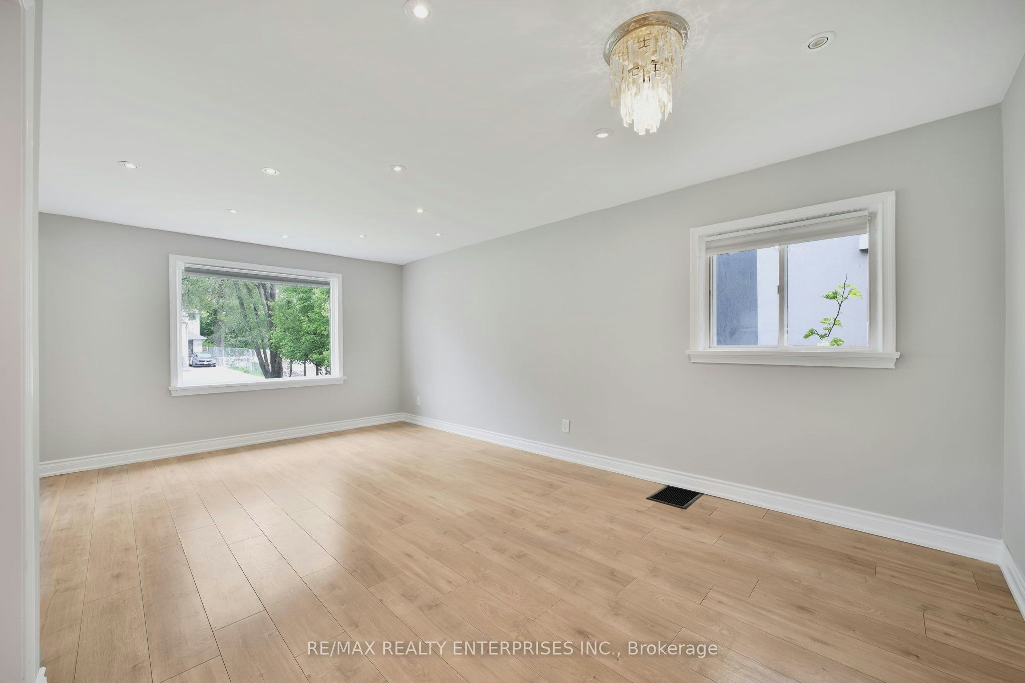 15 Delroy Drive, Toronto, ON, M8Y 1M8 - 6