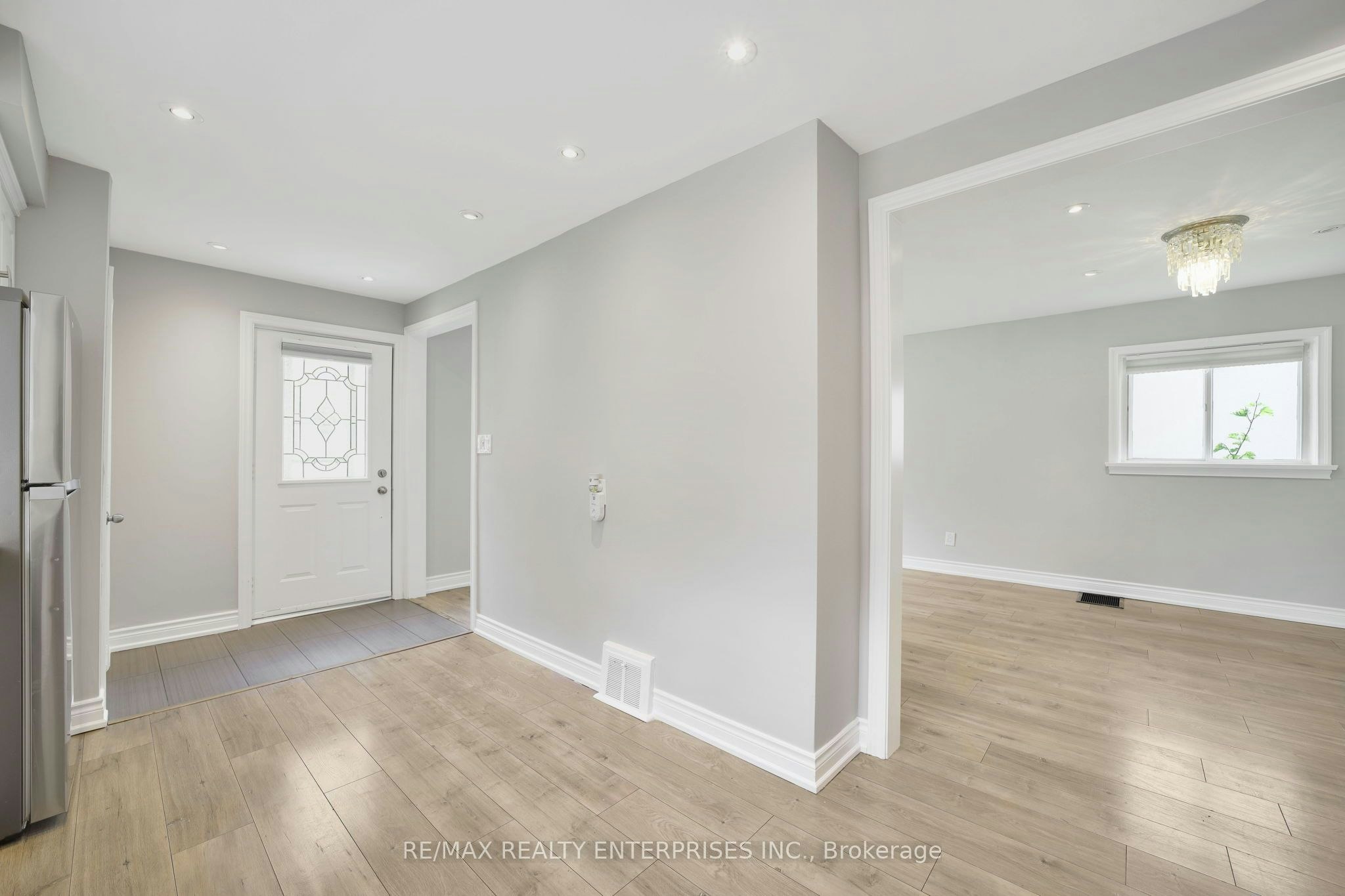 15 Delroy Drive, Toronto, ON, M8Y 1M8 - 2