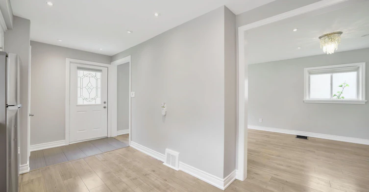 15 Delroy Drive, Toronto, ON, M8Y 1M8 - 2