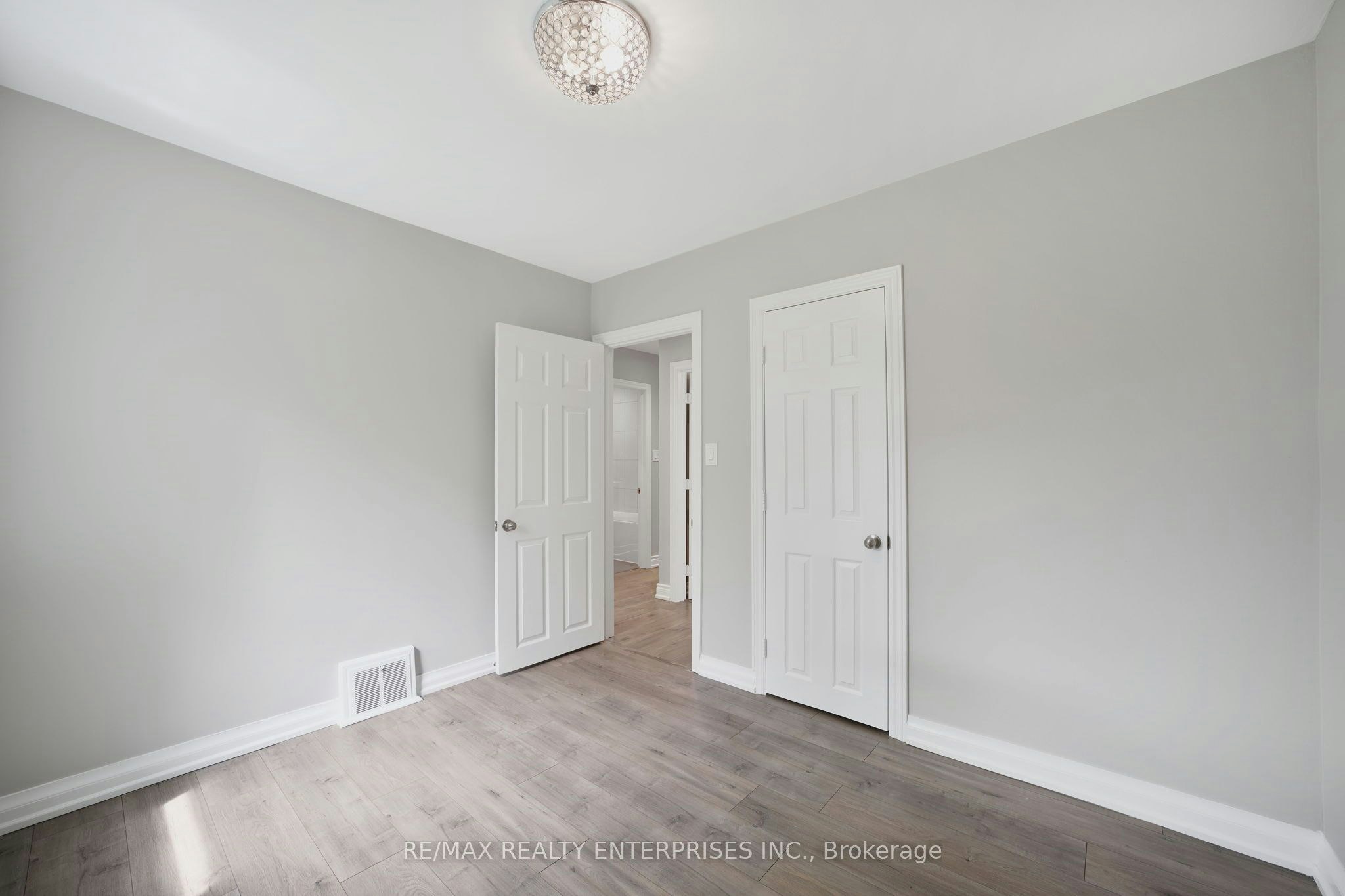 15 Delroy Drive, Toronto, ON, M8Y 1M8 - 12
