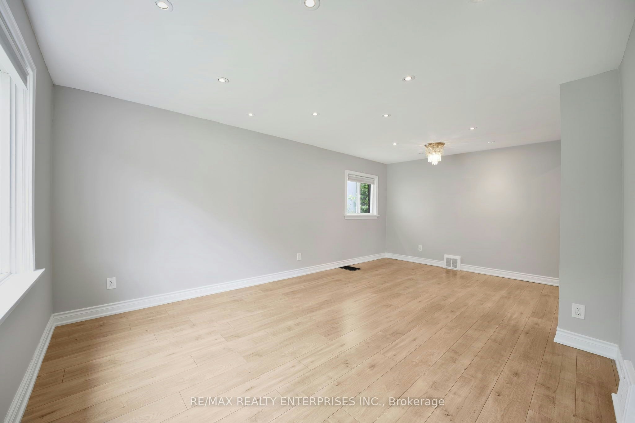 15 Delroy Drive, Toronto, ON, M8Y 1M8 - 7