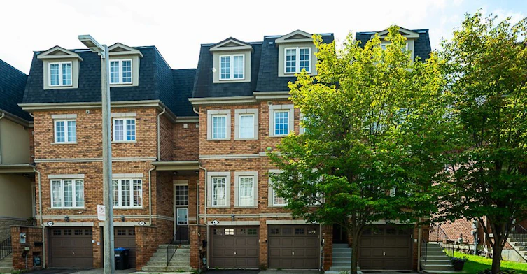 44-435 Hensall Circle, Mississauga, ON, L5A 4P1