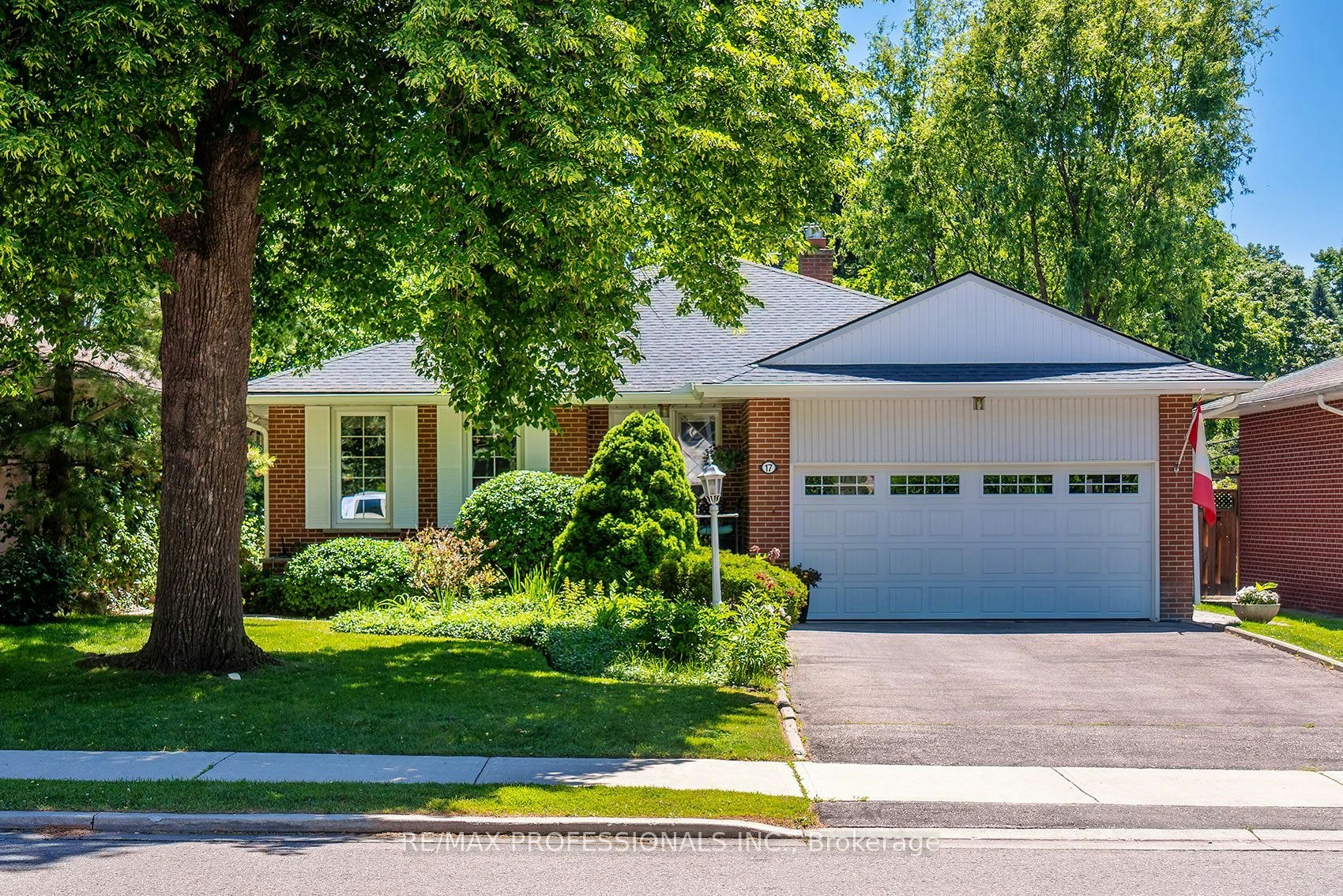 17 Clearside Place, Toronto, ON, M9C 2G7