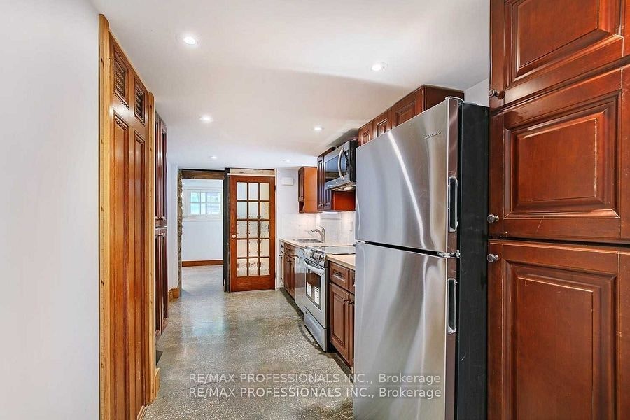 BSMT-9 Rambert Crescent, Toronto, ON, M6S 1E5 - 2