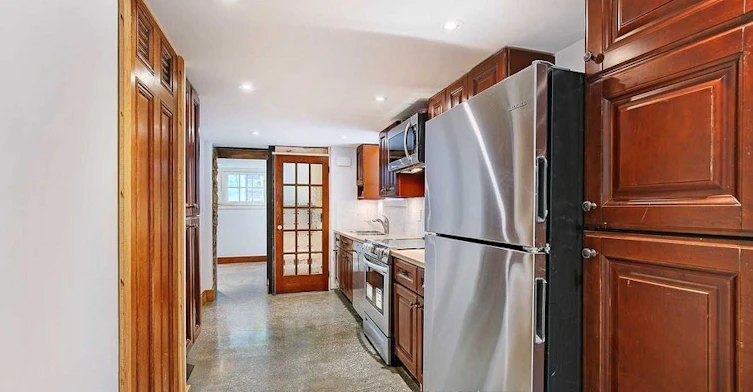 BSMT-9 Rambert Crescent, Toronto, ON, M6S 1E5 - 2