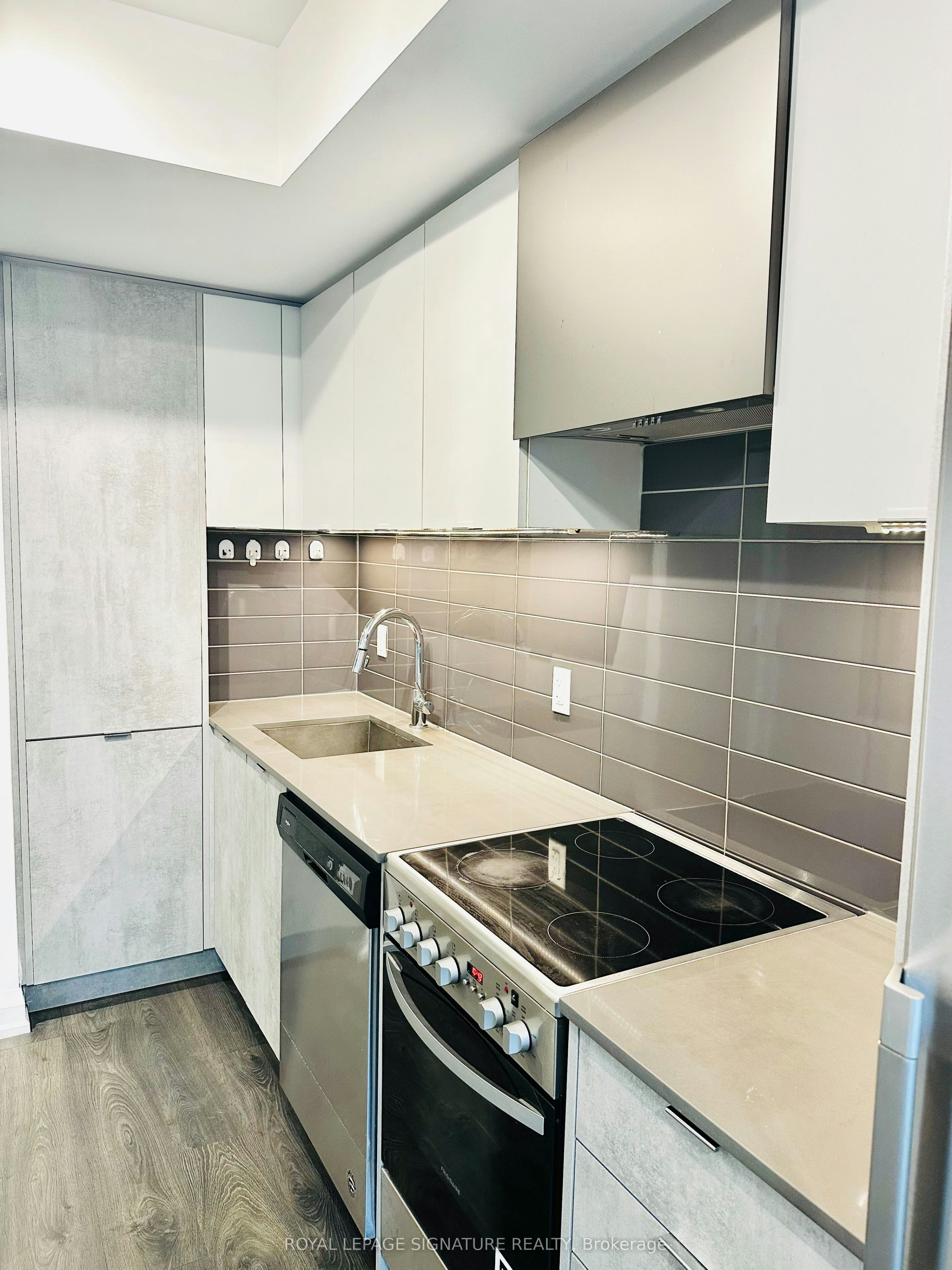 1704-30 Gibbs Road, Toronto, ON, M9B 6L6 - 4