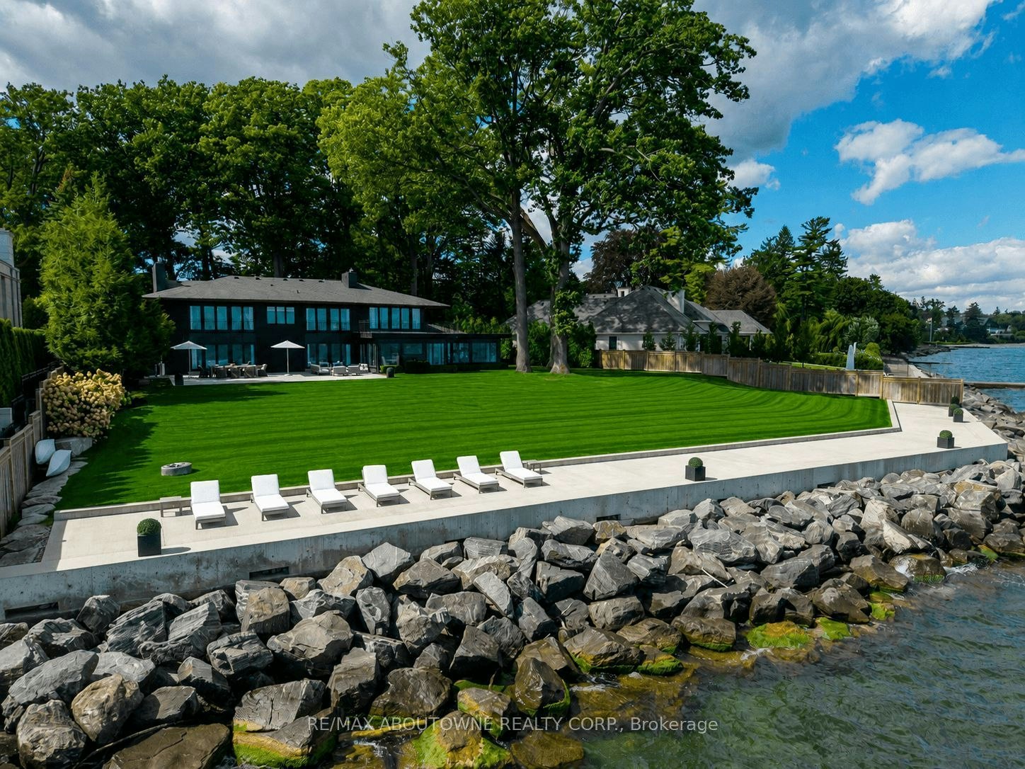 3 Ennisclare Drive, Oakville, ON, L6J 4N3 - 4