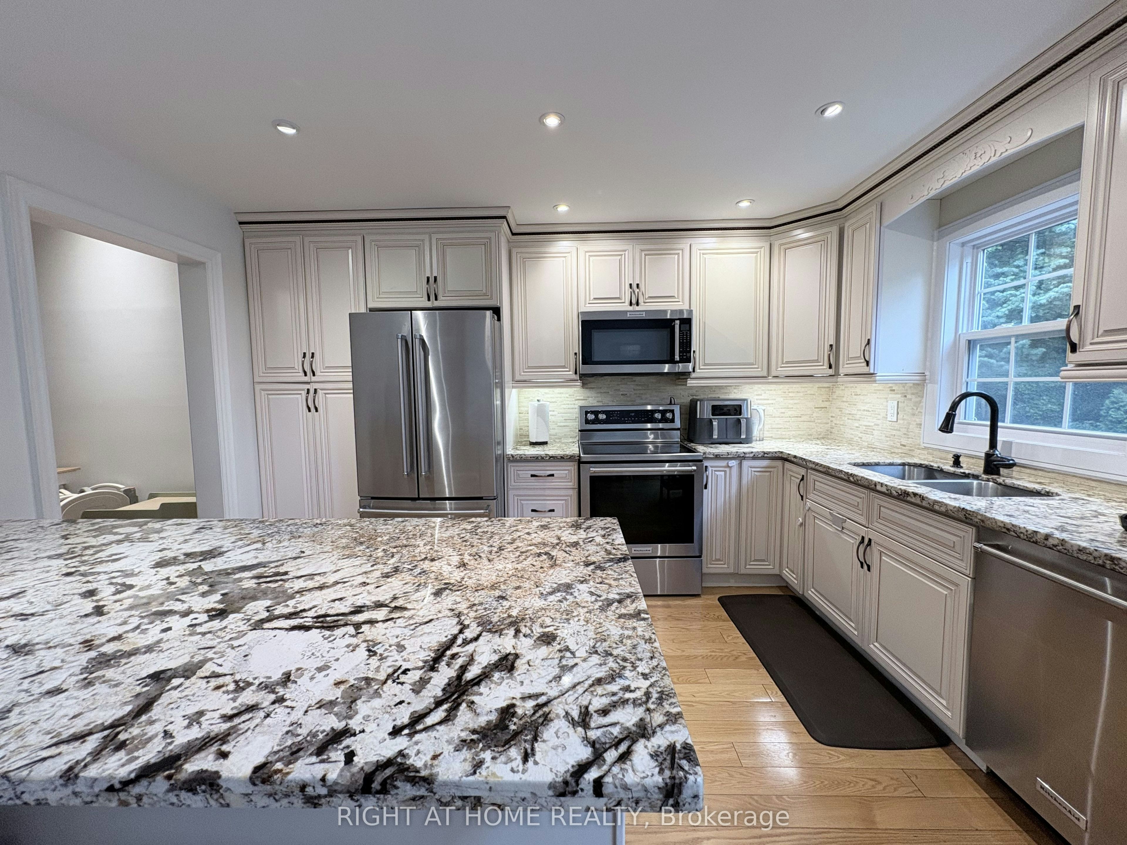 2 Stornwood Court, Brampton, ON, L6W 4H4 - 12