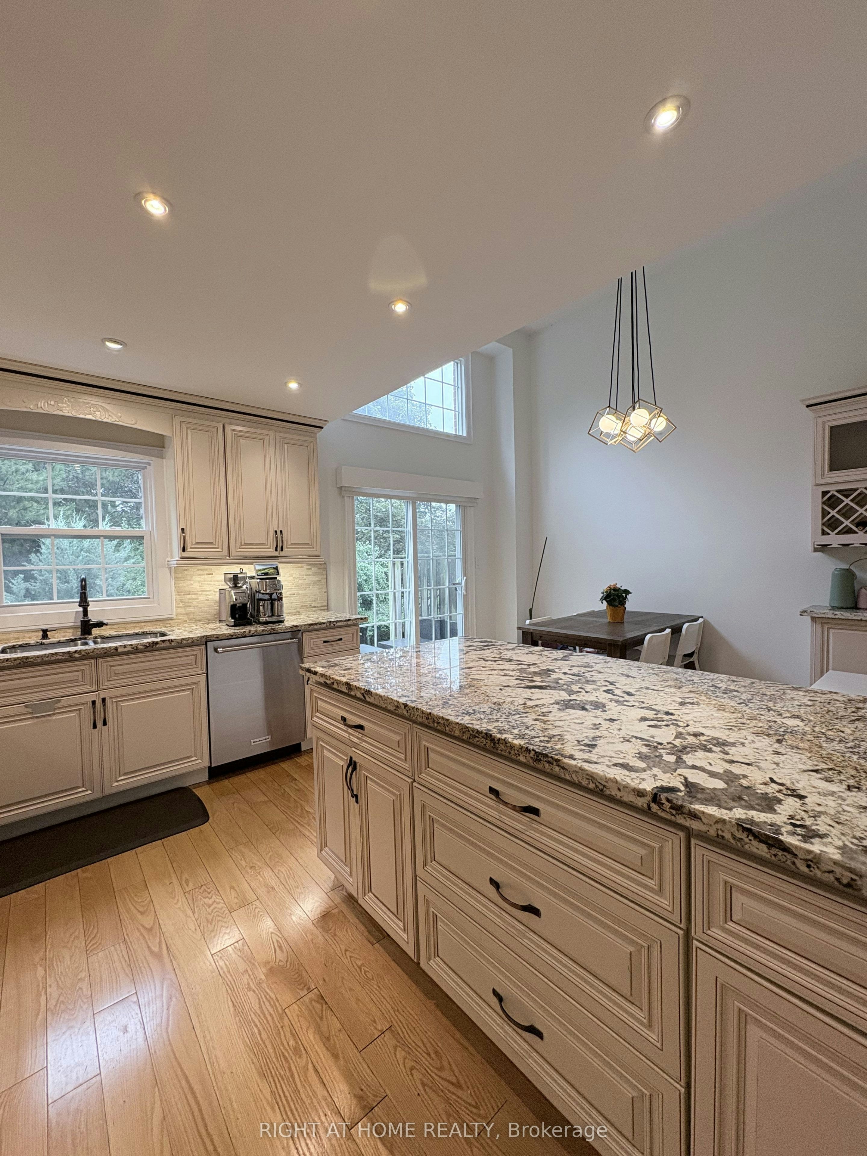 2 Stornwood Court, Brampton, ON, L6W 4H4 - 9