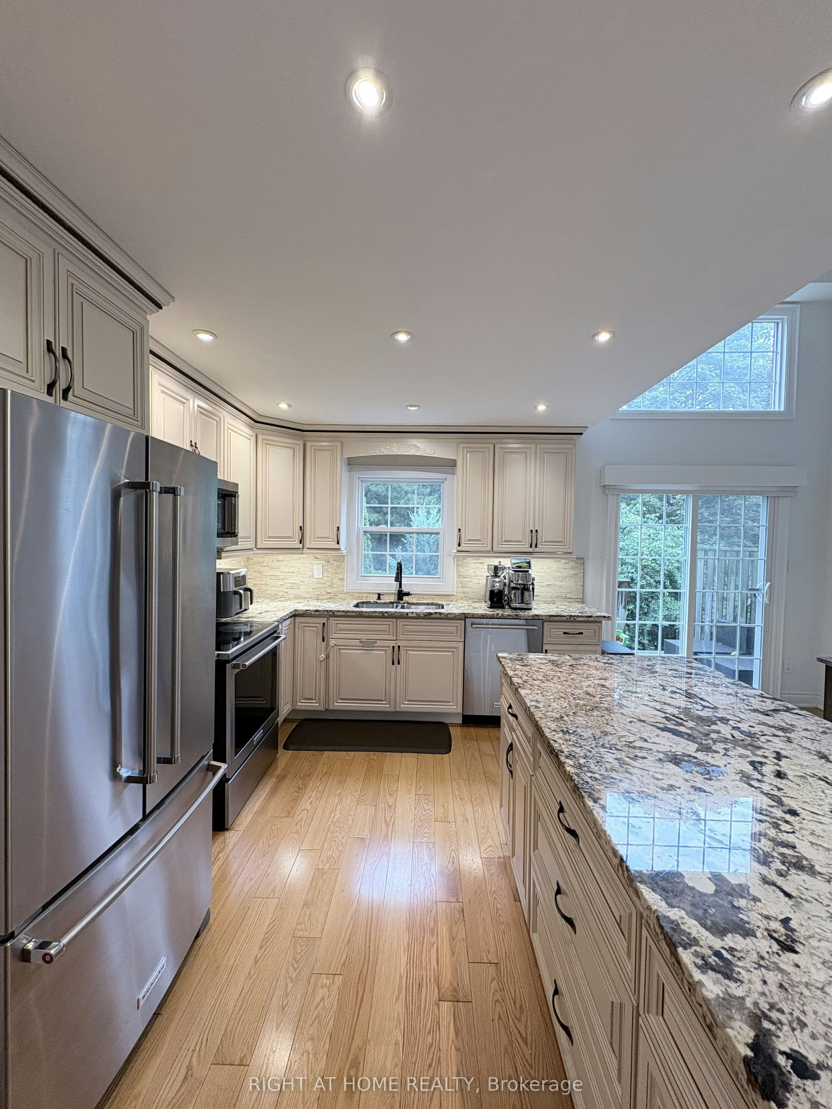 2 Stornwood Court, Brampton, ON, L6W 4H4 - 8