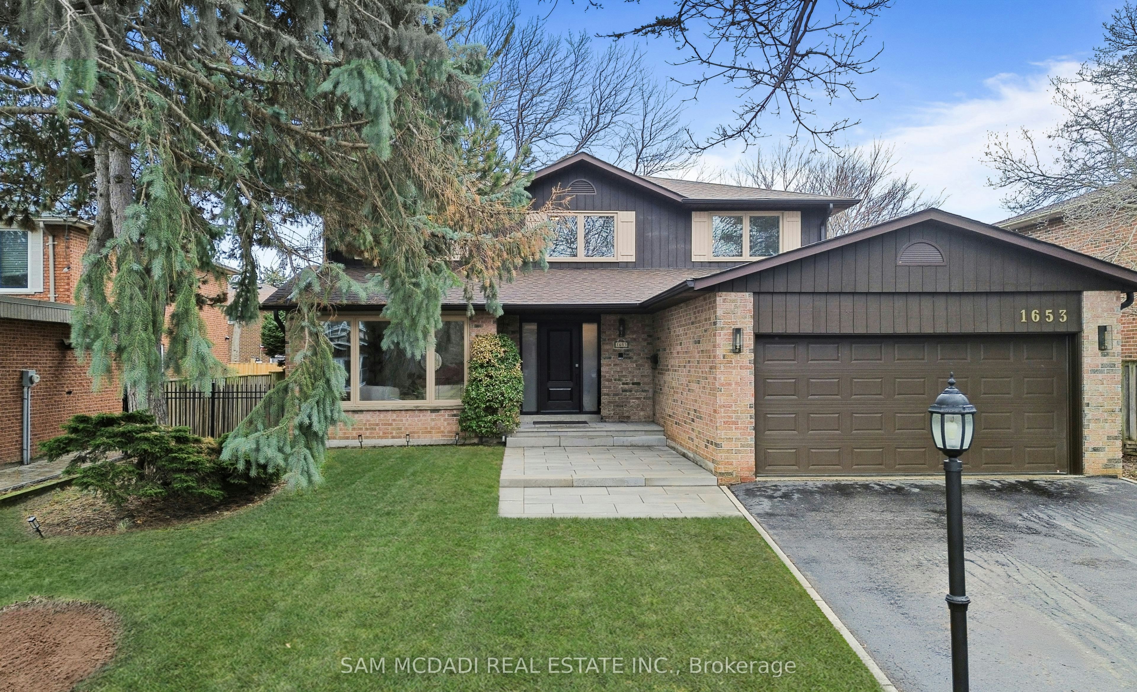 1653 Sherwood Forrest Circle, Mississauga, ON, L5K 2G8