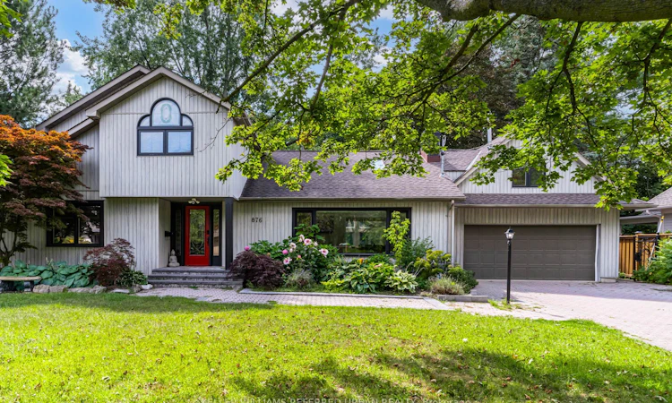 876 Parkland Avenue