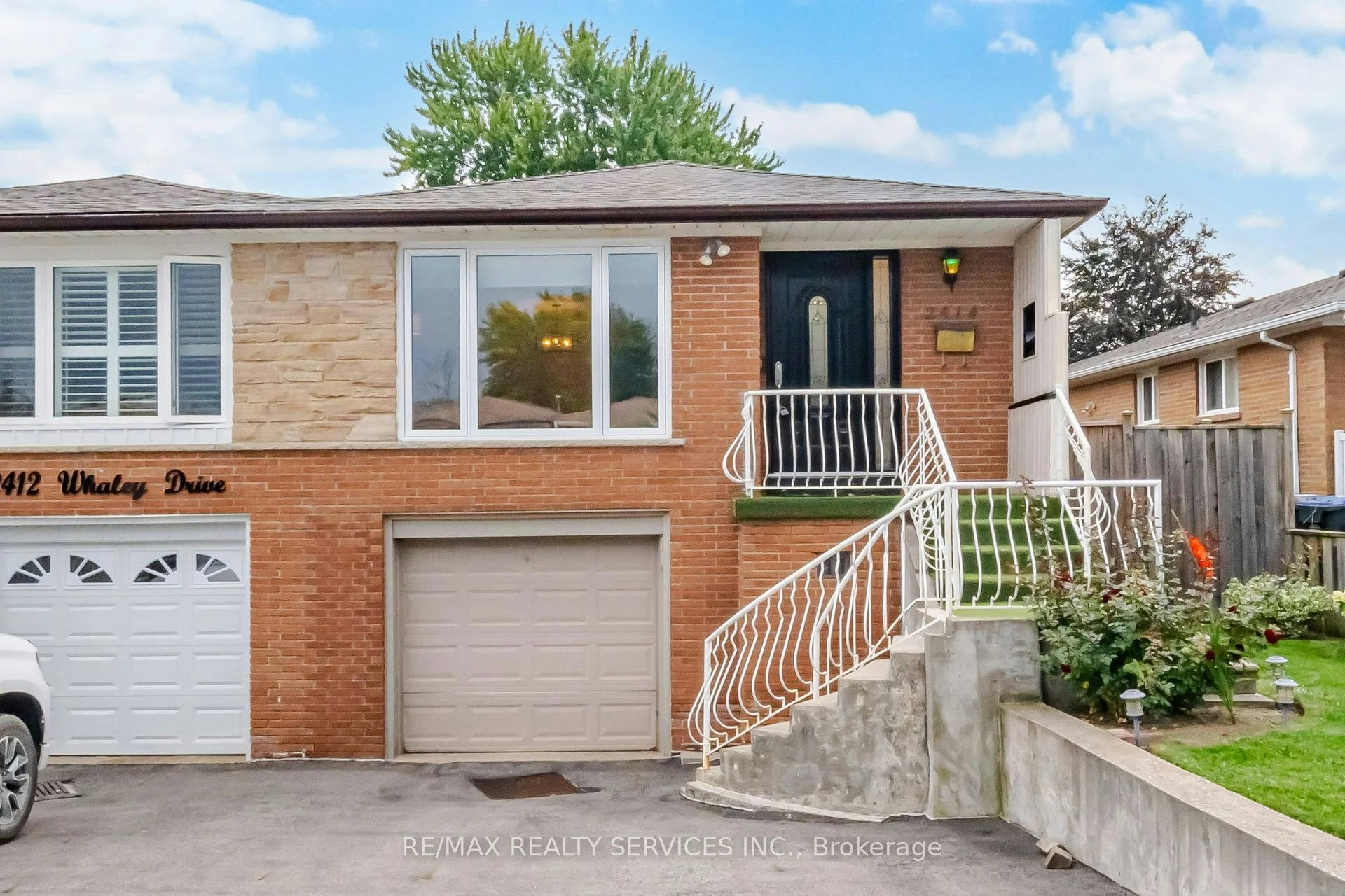 2414 Whaley Drive, Mississauga, ON, L5B 2B5