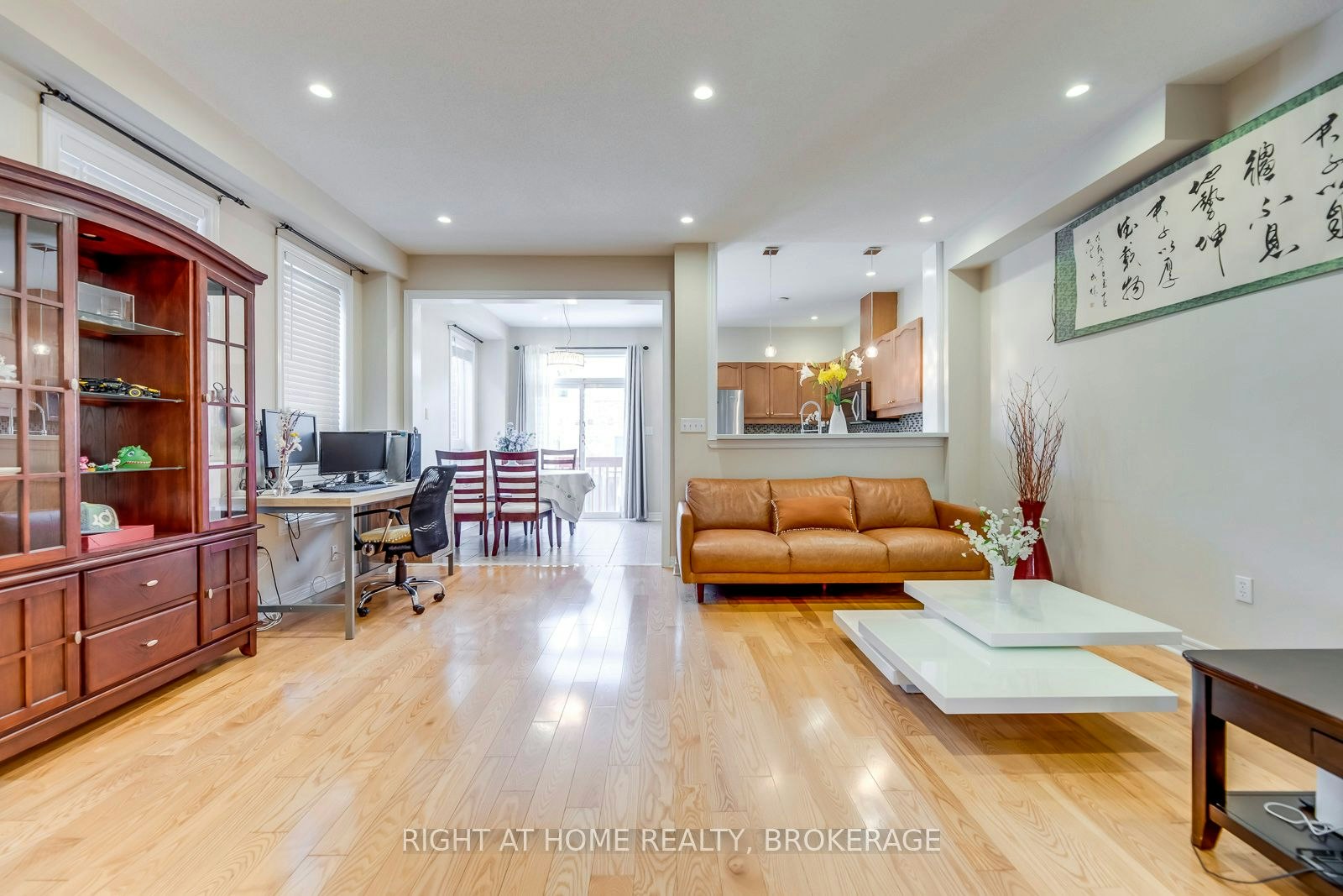 3402 Fountain Park Avenue, Mississauga, ON, L5M 7E3 - 3