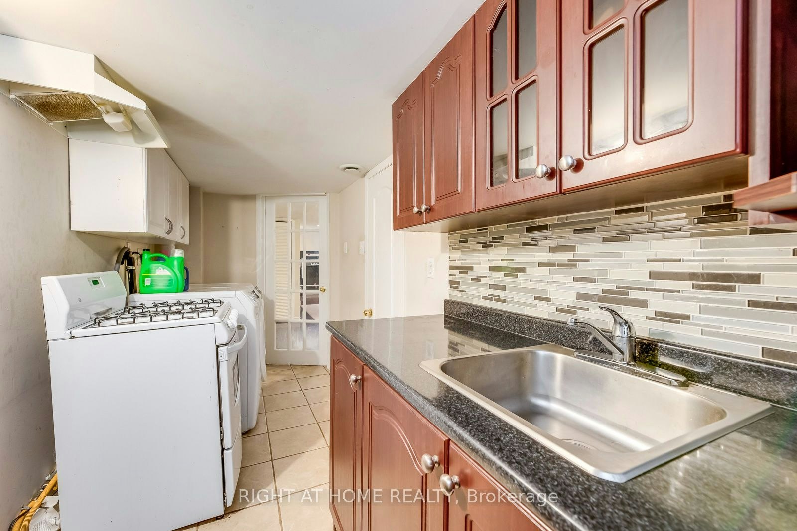 3402 Fountain Park Avenue, Mississauga, ON, L5M 7E3 - 25