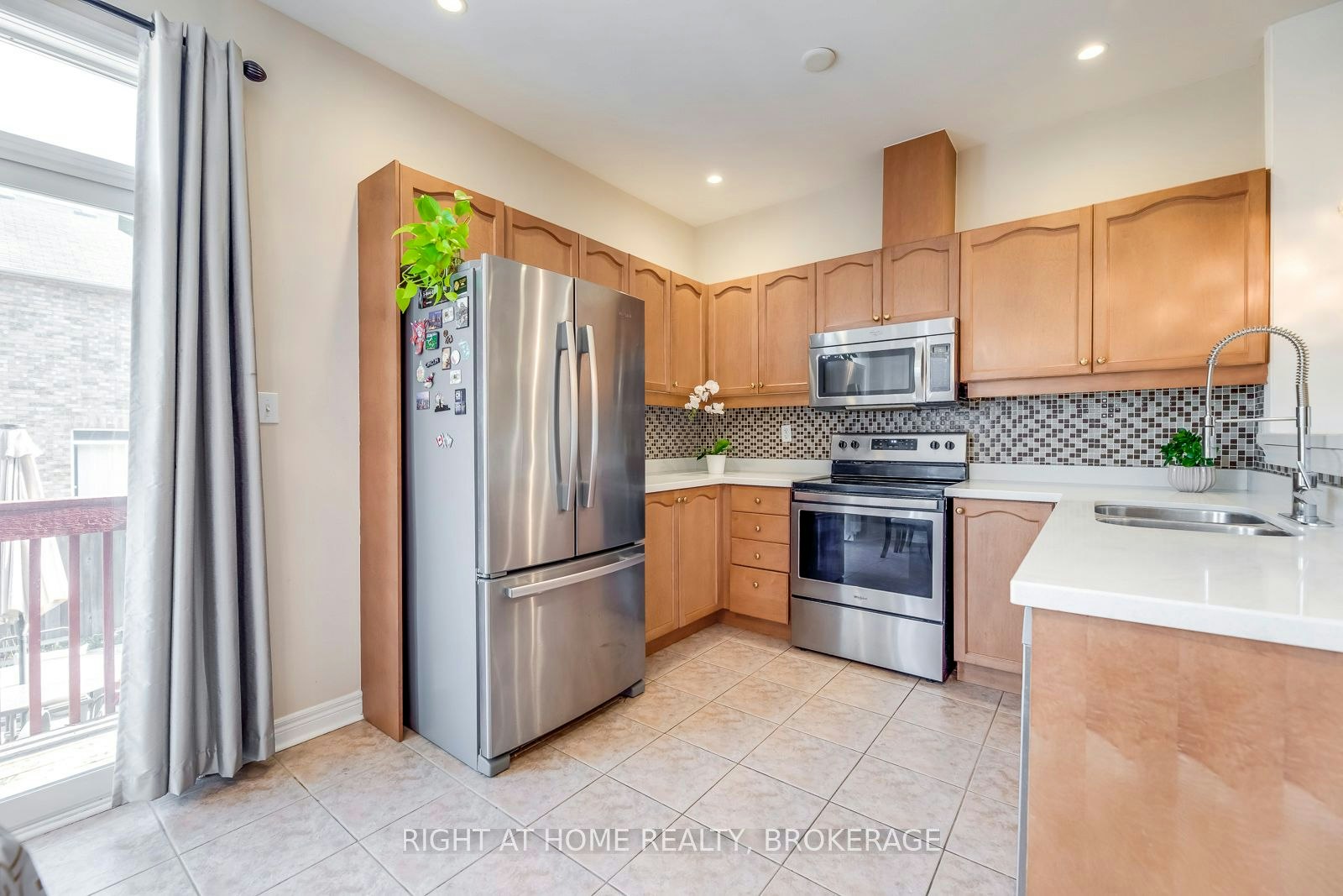 3402 Fountain Park Avenue, Mississauga, ON, L5M 7E3 - 11