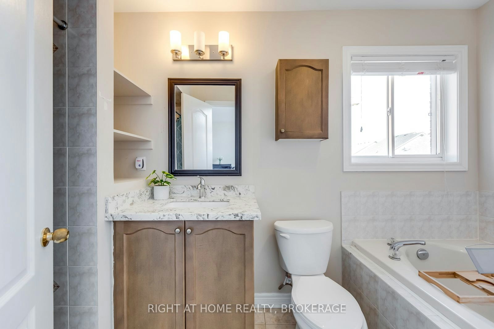 3402 Fountain Park Avenue, Mississauga, ON, L5M 7E3 - 16