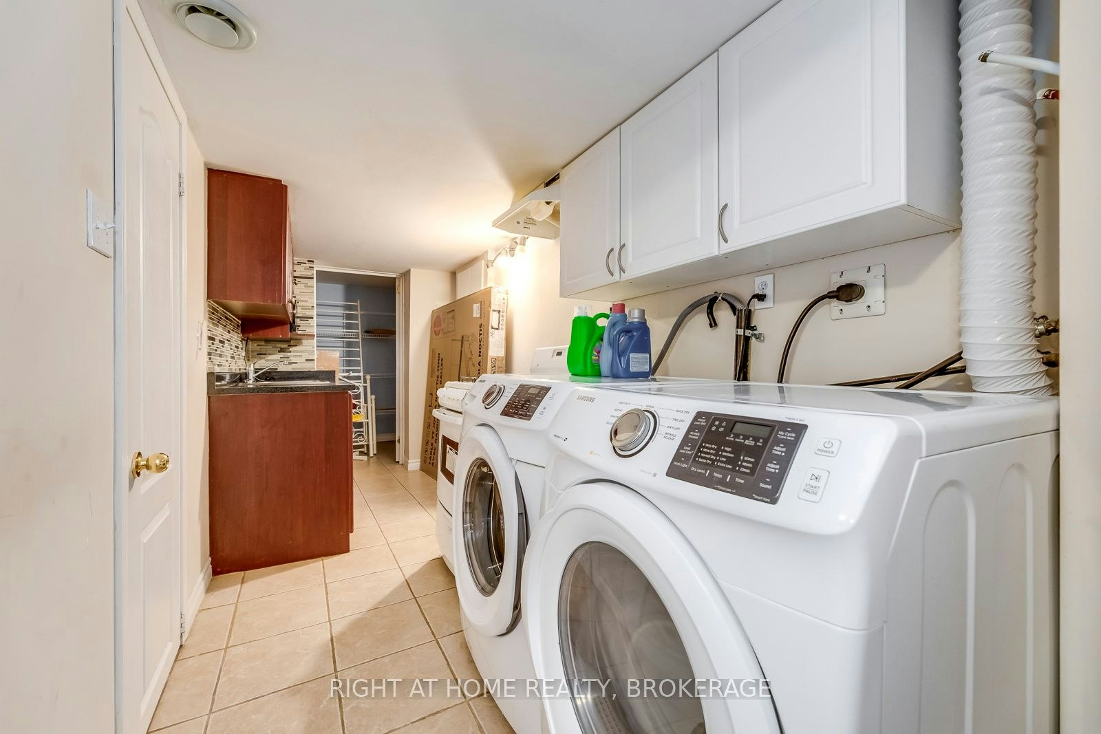 3402 Fountain Park Avenue, Mississauga, ON, L5M 7E3 - 24