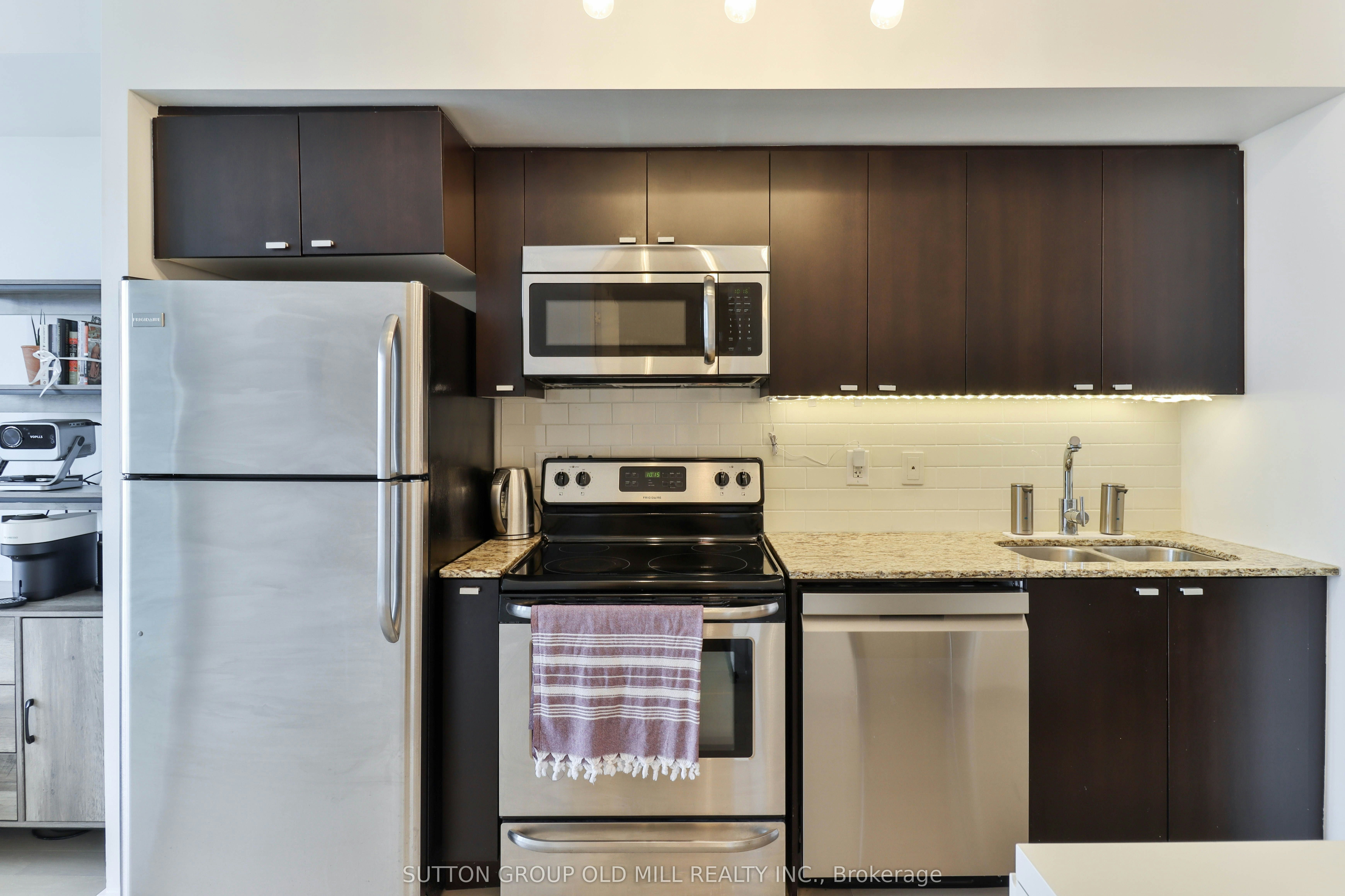 2709-105 The Queensway N/A, Toronto, ON, M6S 5B5 - 3