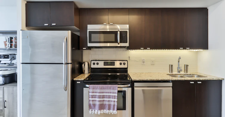 2709-105 The Queensway N/A, Toronto, ON, M6S 5B5 - 3