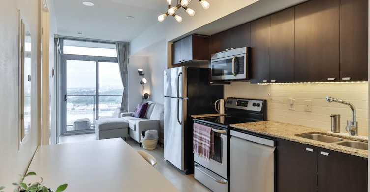 2709-105 The Queensway N/A, Toronto, ON, M6S 5B5 - 5