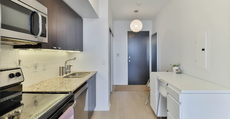 2709-105 The Queensway N/A, Toronto, ON, M6S 5B5