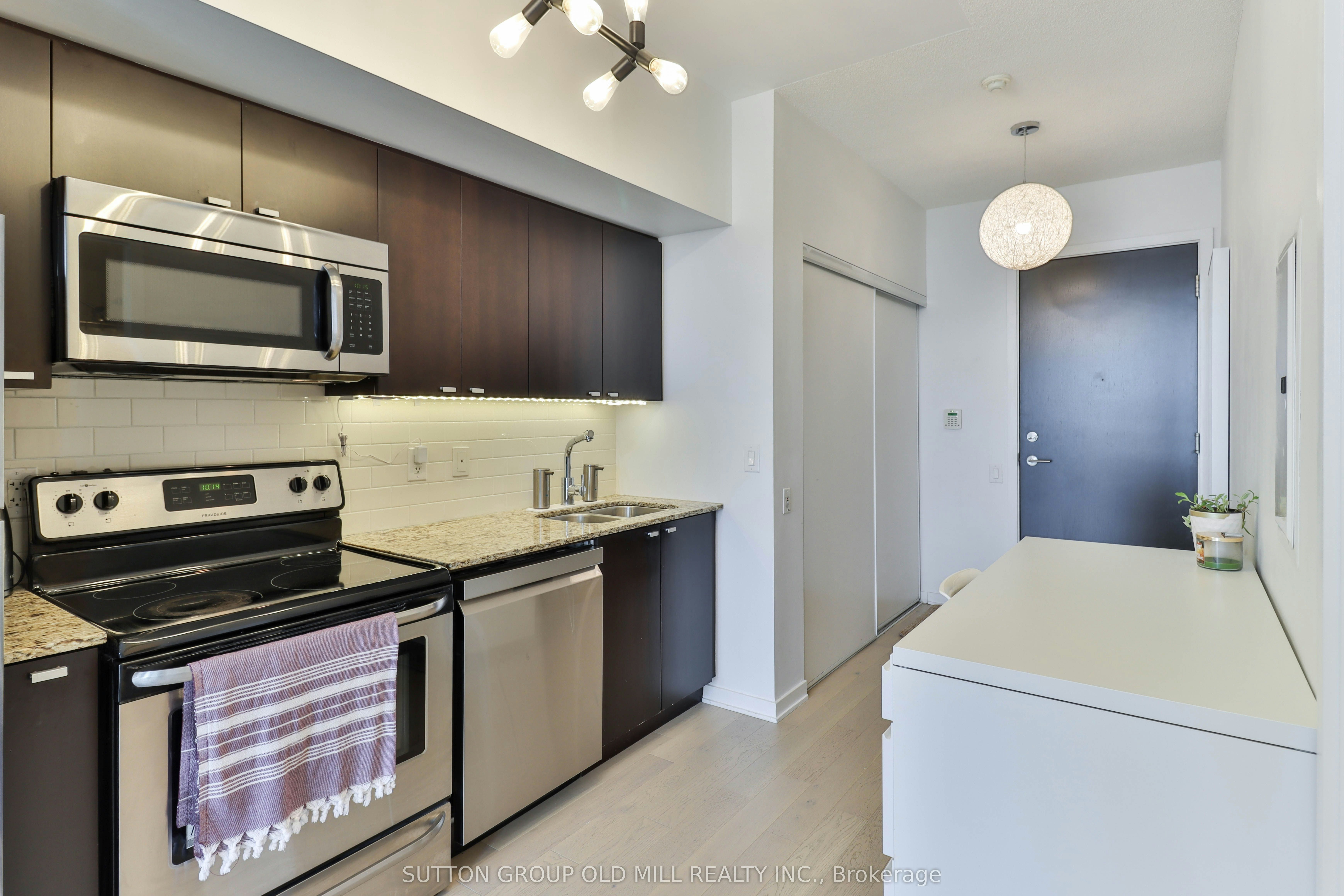 2709-105 The Queensway N/A, Toronto, ON, M6S 5B5 - 2