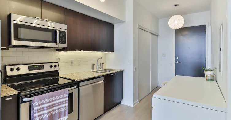 2709-105 The Queensway N/A, Toronto, ON, M6S 5B5 - 2